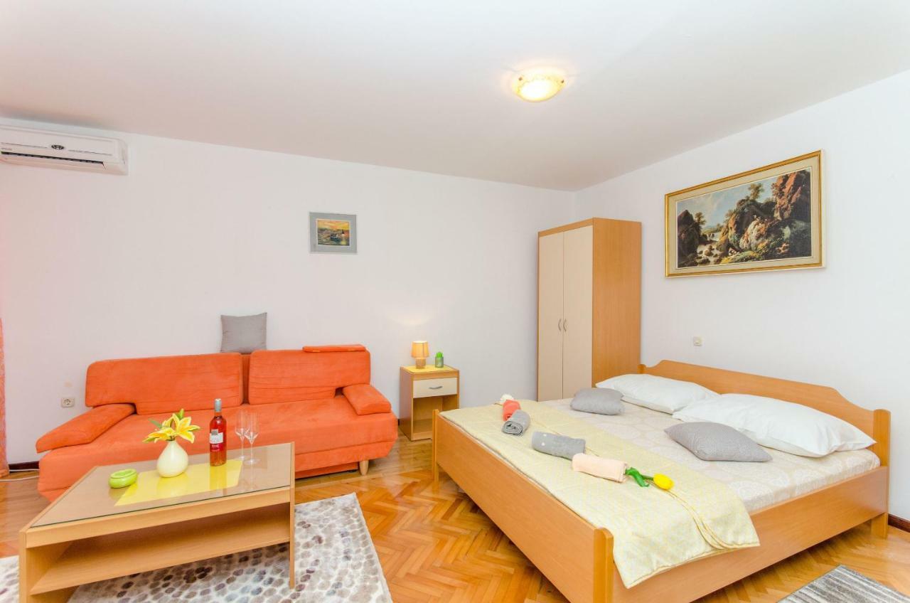 Apartments And Room Sun & Sea Podgora Extérieur photo