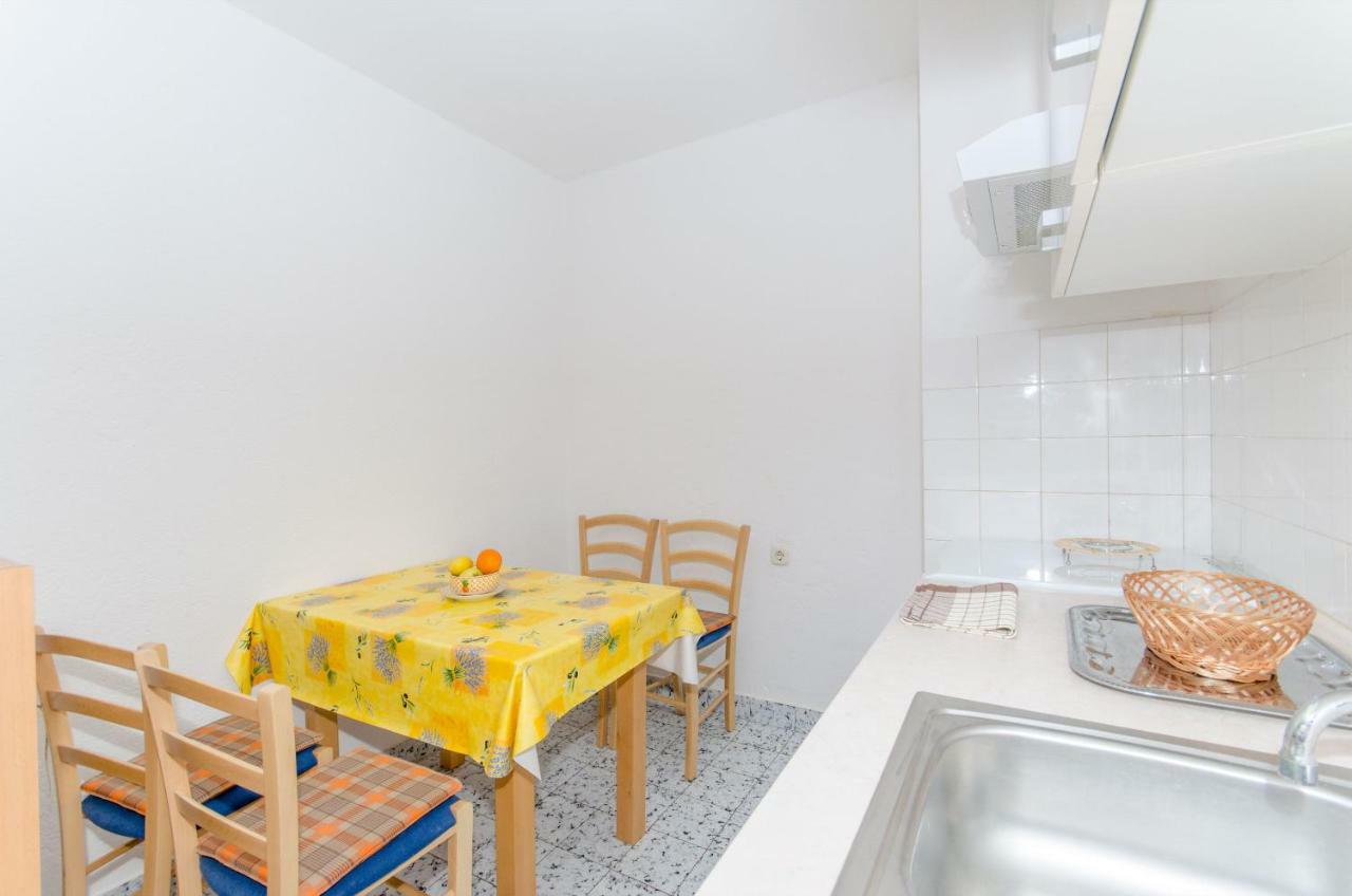 Apartments And Room Sun & Sea Podgora Extérieur photo