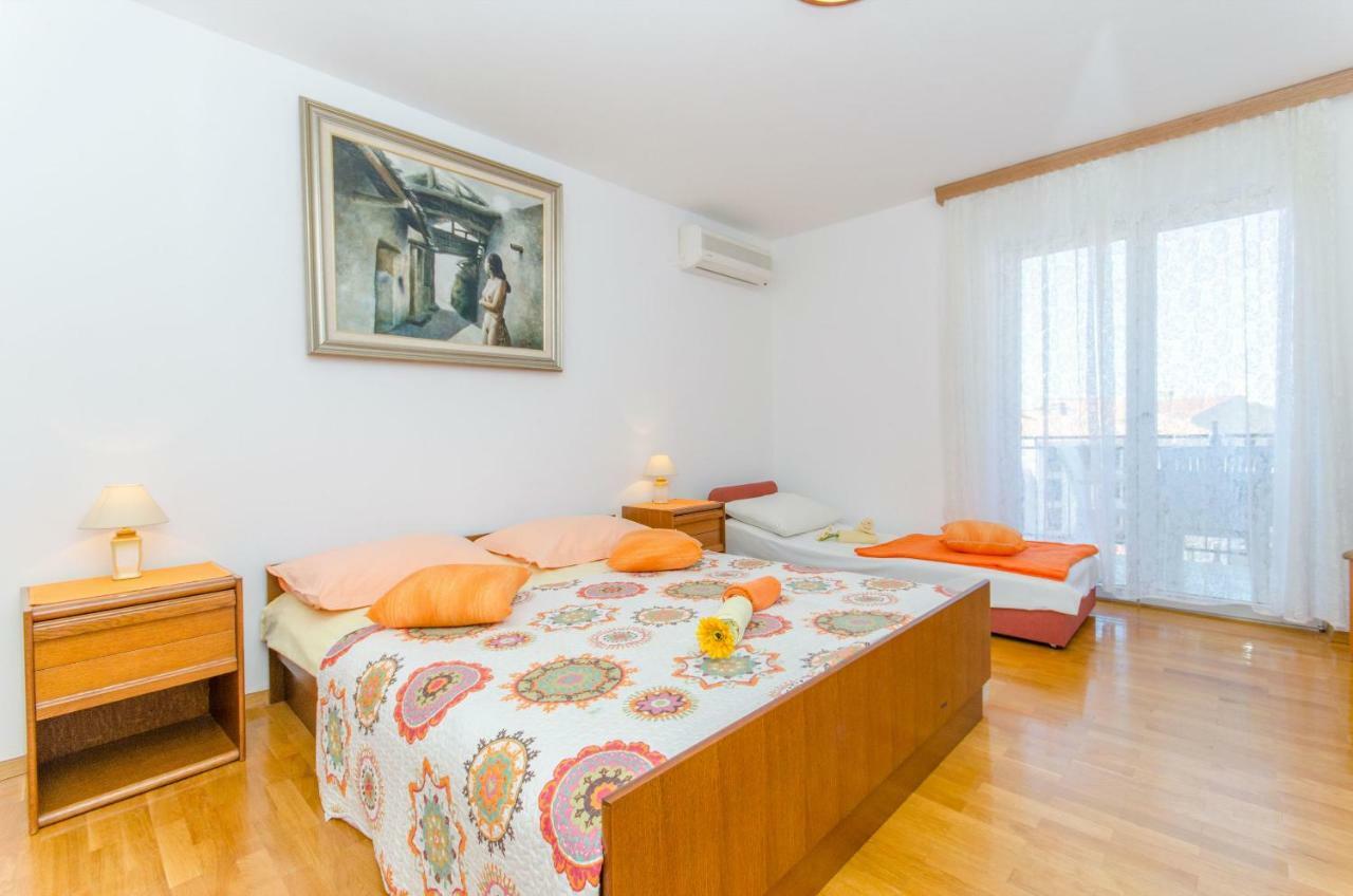 Apartments And Room Sun & Sea Podgora Extérieur photo
