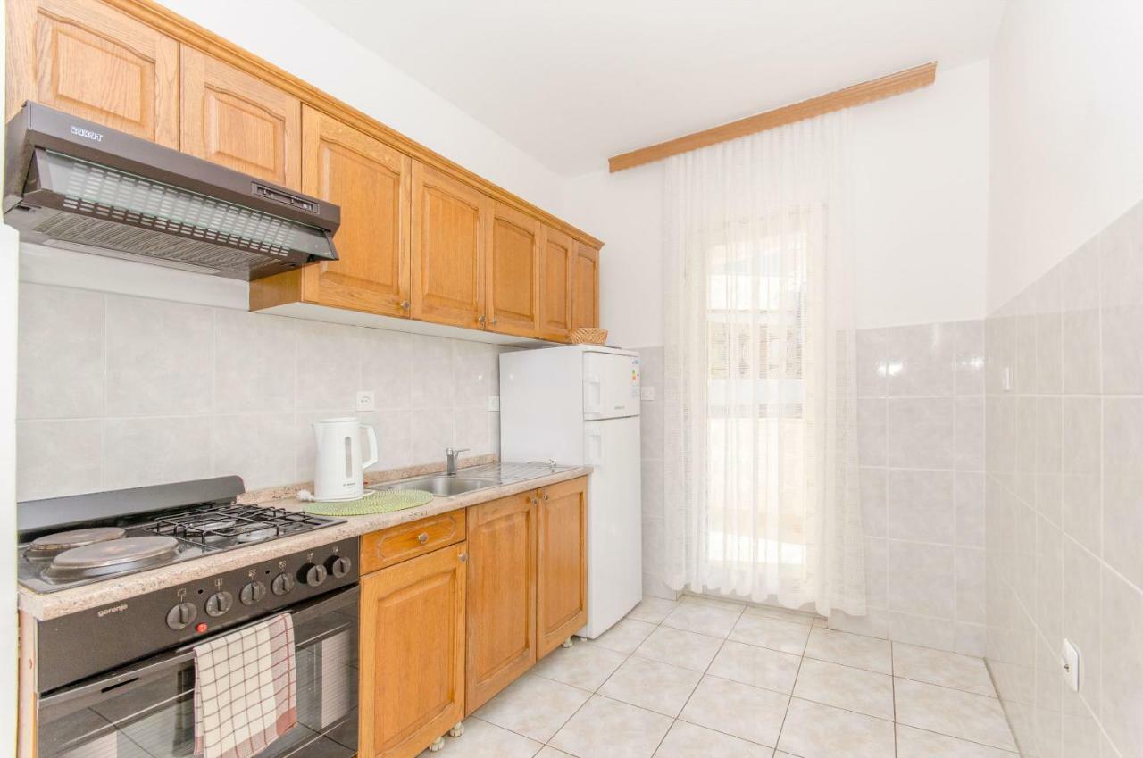 Apartments And Room Sun & Sea Podgora Extérieur photo