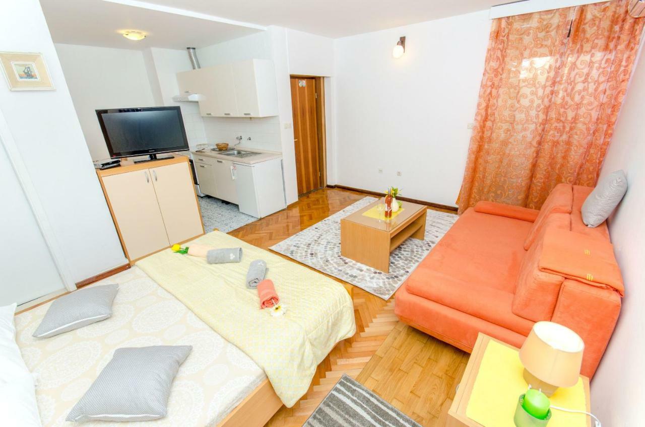 Apartments And Room Sun & Sea Podgora Extérieur photo