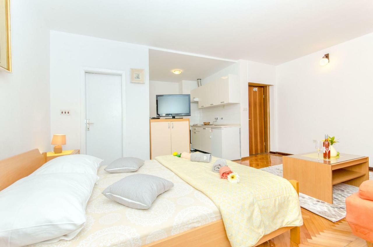 Apartments And Room Sun & Sea Podgora Extérieur photo