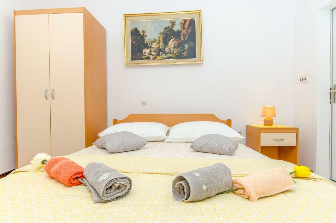 Apartments And Room Sun & Sea Podgora Extérieur photo