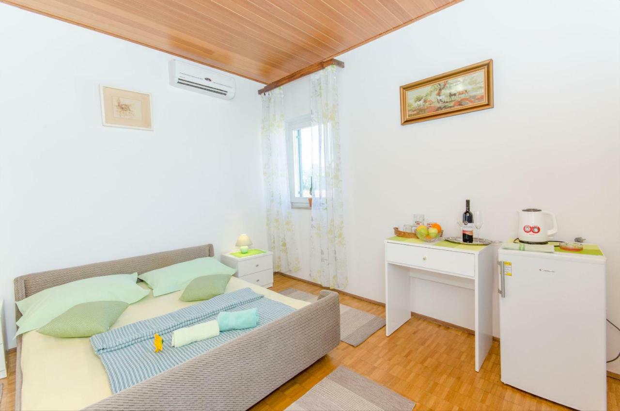 Apartments And Room Sun & Sea Podgora Extérieur photo